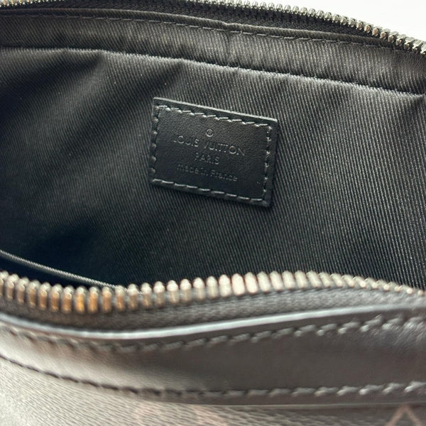 Louis Vuitton Trio Messenger Monogram Shadow Leather (Like new) YTMV3G8
