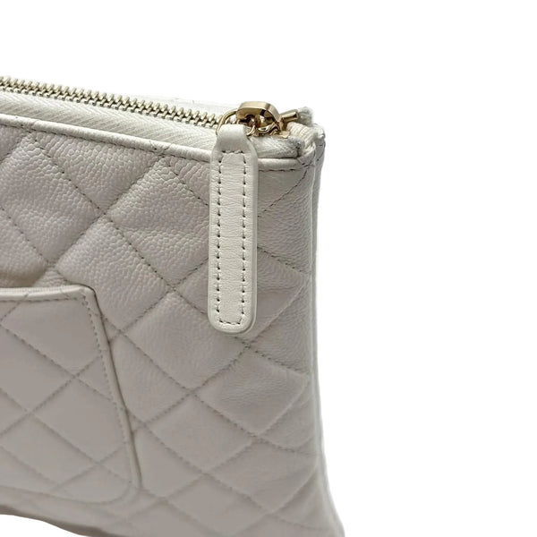 Chanel White Quilted Caviar Medium O Case Clutch Gold Hardware (Pre-owned) CBRKM72