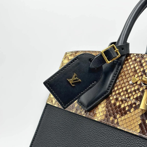 Louis Vuitton  Python/Leather City Streamer MM Noir (Like new) CMTJ609