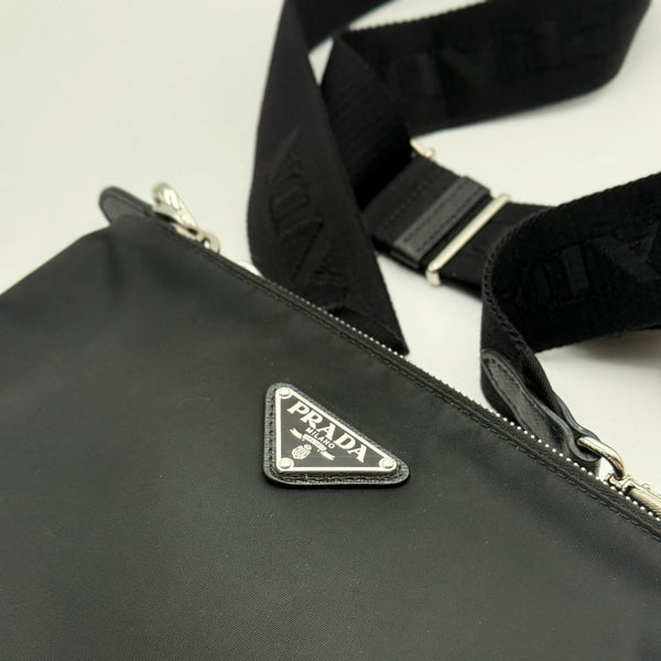 Prada Re-Nylon & Saffiano Leather Pouch Black (Like new) T7XHY8T
