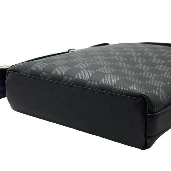 Louis Vuitton Black Damier Infini Leather Discovery Messenger Bag (Like new) R738HWH