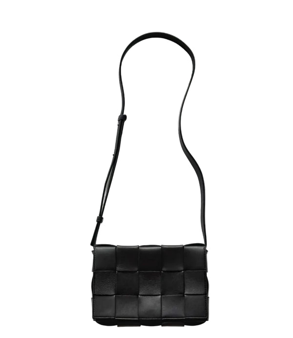 Bottega Veneta Black Leather Cassette  Bag (Like new) CX3KKM2