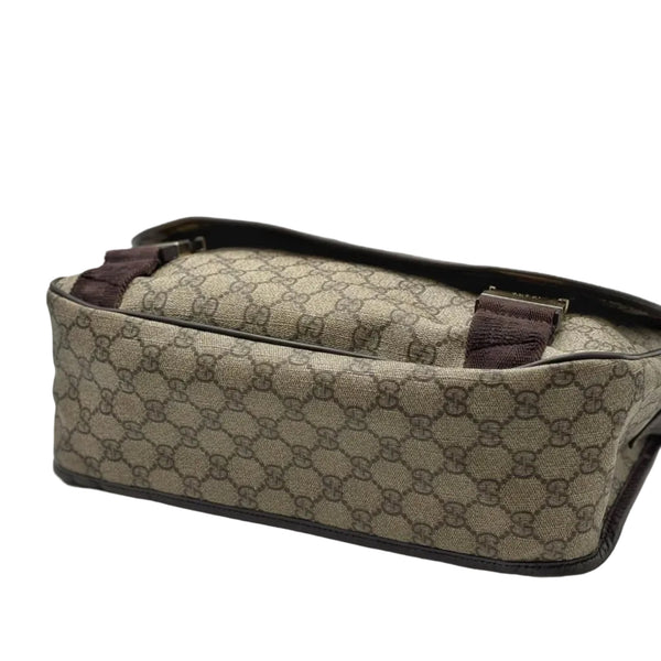 Gucci GG Brown Supreme Monogram Coated Canvas Messenger Bag (Pre-owned) 8TJWDBC