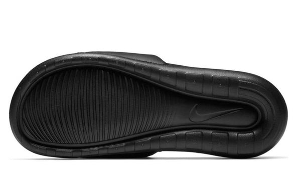 Nike Victori One Black White