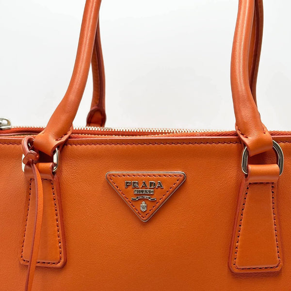 Prada Medium Soft Calf Galleria Double Zip Tote satchel (Like new) RK9DR38