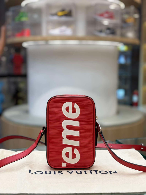 Louis Vuitton x Supreme Danube
Epi PPM Red (Pre-owned)