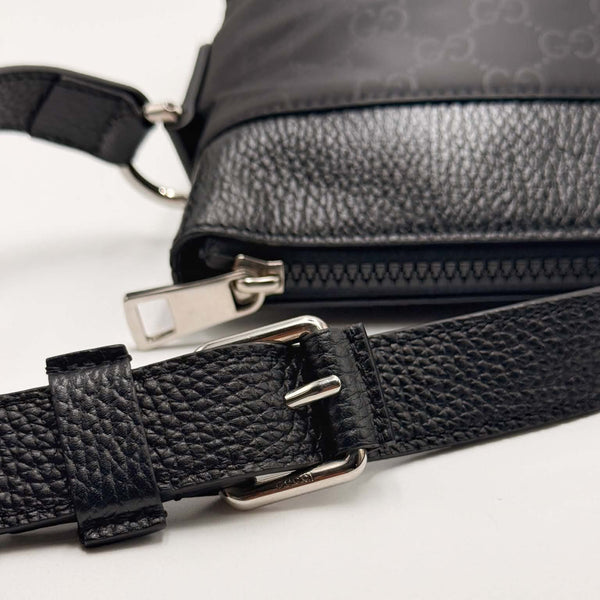 Gucci Messenger GG Nylon Black (Like new) RCY4WXT
