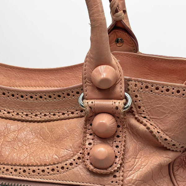 Balenciaga Grenadine Lambskin Leather Peach Giant Brogues Bag (Pre-owned) KVCKMH6