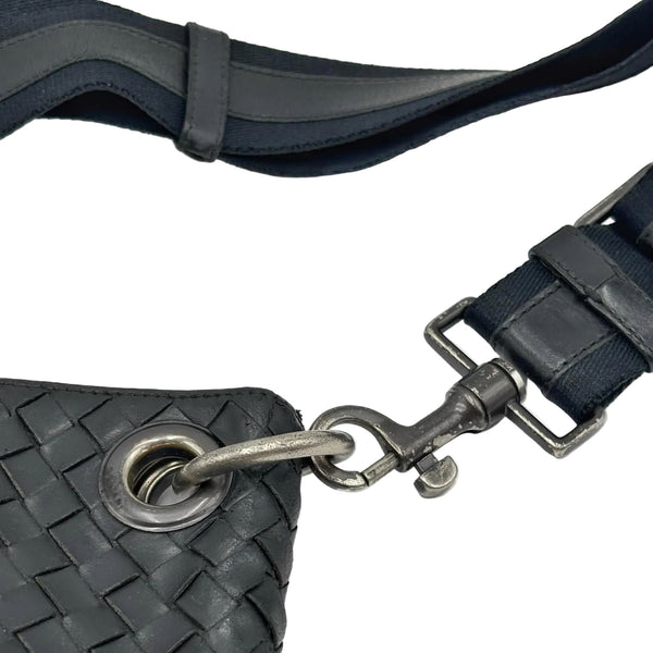 Bottega Veneta Intrecciato Black Messenger Bag (Pre-owned) 4DWB6KM