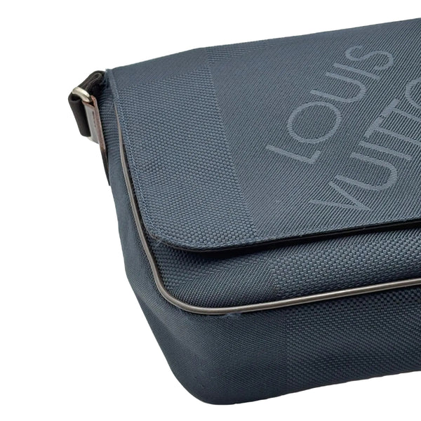 Louis Vuitton Ocean Damier Geant Petit Messenger Bag (Pre-owned) BWJCVK7