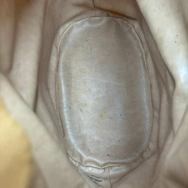 Chanel Caviar Drawstring Bucket Bag Beige (Pre-owned) 4HTX3Y7