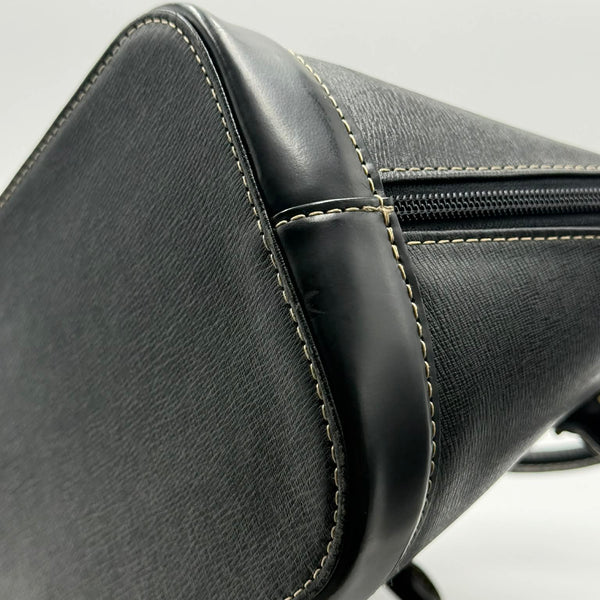 Black Burberry Leather Handbag (Like new)
