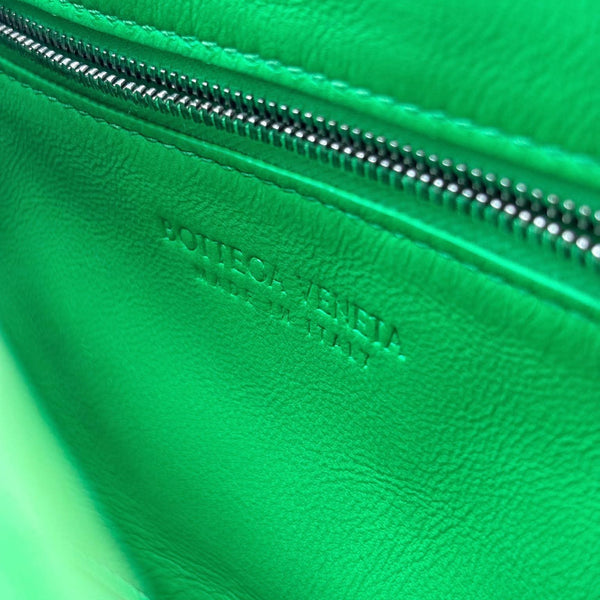 Bottega Veneta Green Leather Cassette Bag (Like new) MXV6QJ7