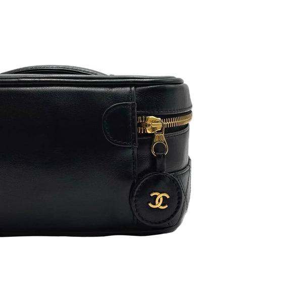 Chanel Lambskin Vanity Case in Black Leather (Pre-owned) T89KB46