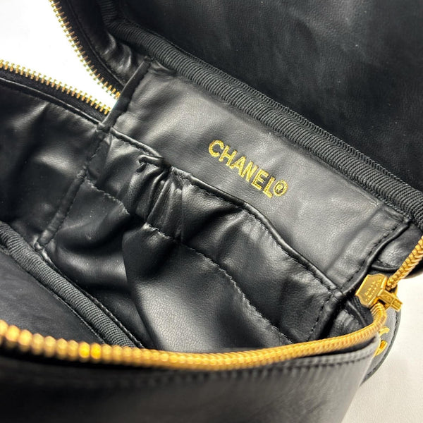 Chanel Lambskin Vanity Case in Black Leather (Pre-owned) T89KB46