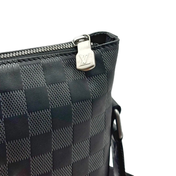 Louis Vuitton Black Damier Infini Leather Discovery Messenger Bag (Like new) R738HWH