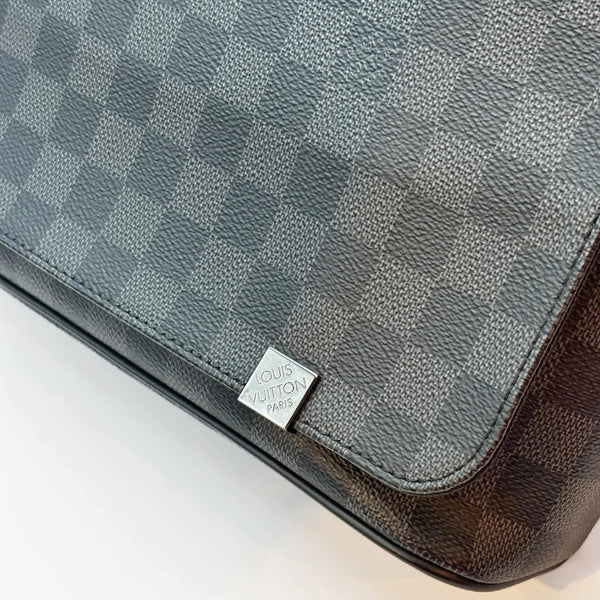 Louis Vuitton Messenger District Damier Graphite MM Black (Like new)