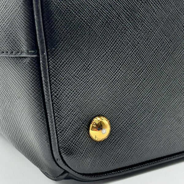 Prada Large Prada Galleria Saffiano Leather Bag (Like new) 8YHR2CW