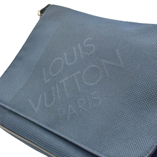 Louis Vuitton Ocean Damier Geant Petit Messenger Bag (Pre-owned) BWJCVK7