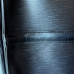 Load image into Gallery viewer, Louis Vuitton Keepall 55 Epi Leather Bag Black (Pre-owned) QV6D9XX
