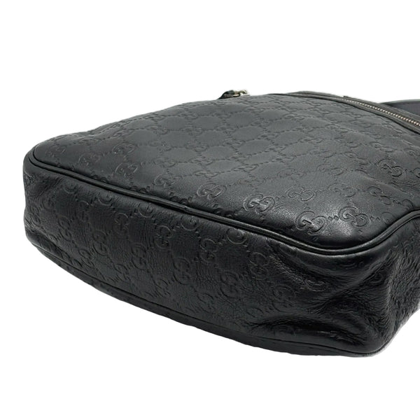 Gucci Black Guccissima Leather Messenger Bag (Pre-owned) GXKWGV9