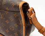 Load image into Gallery viewer, Louis Vuitton Monogram Canvas Menilmontant Bag (Like new) R3VC7JB
