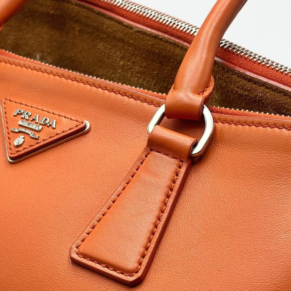 Prada Medium Soft Calf Galleria Double Zip Tote satchel (Like new) RK9DR38