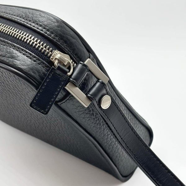 Burberry London Black Pebbled Leather Clutch (Pre-owned)