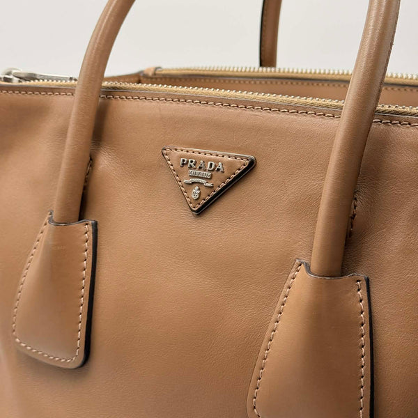 Prada Twin Pocket Tote City Calfskin Medium (Pre-owned)