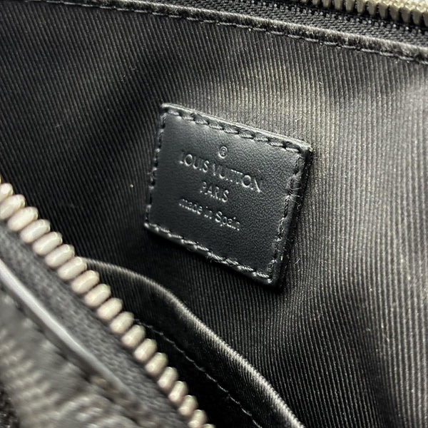 Louis Vuitton Black Damier Infini Leather Discovery Messenger Bag (Like new) R738HWH