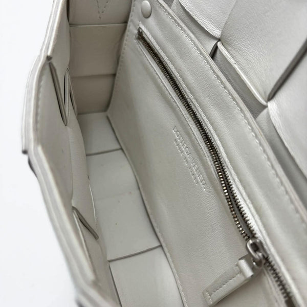 Bottega Veneta White Leather Cassette Shoulder Bag (Pre-owned) 7WRJH6K