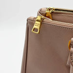 Load image into Gallery viewer, Prada Galleria Handbag in Pink Leather Saffiano (Like new) KKRQY9T
