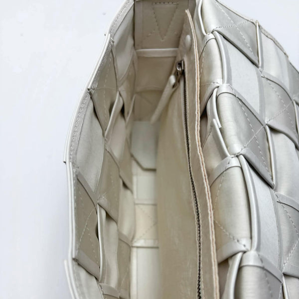 Bottega Veneta Cassette leather shoulder bag White (Pre-owned) 9THX8B3