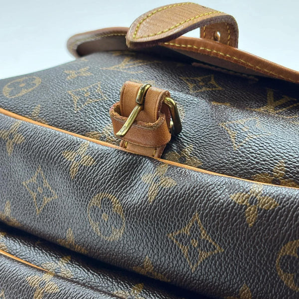 Louis Vuitton Monogram Canvas Saumur 30 Messenger Bag (Pre-owned) KR93XC3