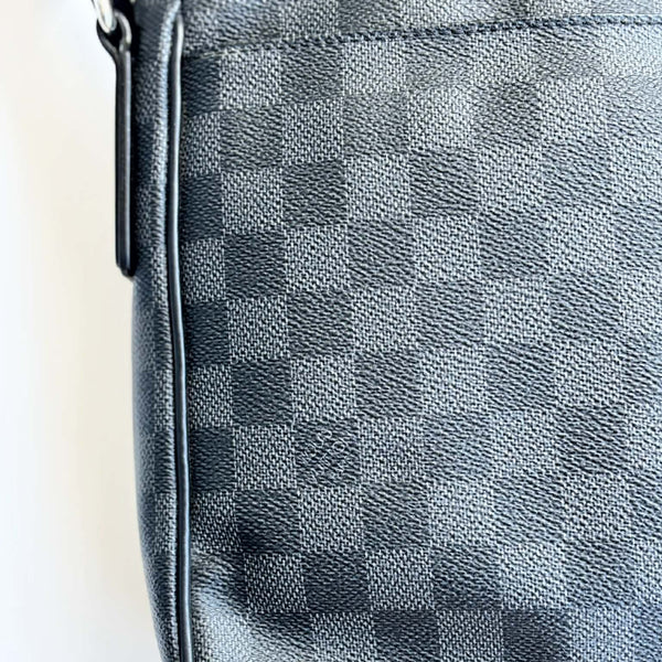 Louis Vuitton Damier Graphite District Messenger Bag PM (Pre-owned) D8TBJDW