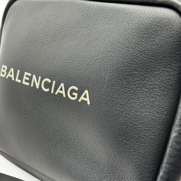 Balenciaga Everyday Camera Bag S Black (Like new) MDB4WC3