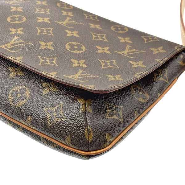 Louis Vuitton Monogram Canvas Musette Tango Bag (Like new) YGR89QC