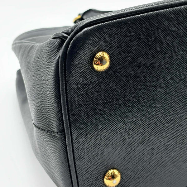 Prada Large Prada Galleria Saffiano Leather Bag (Like new) 8YHR2CW