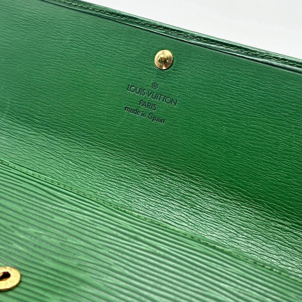 Louis Vuitton Sarah Wallet in Green Epi Leather (Like new)