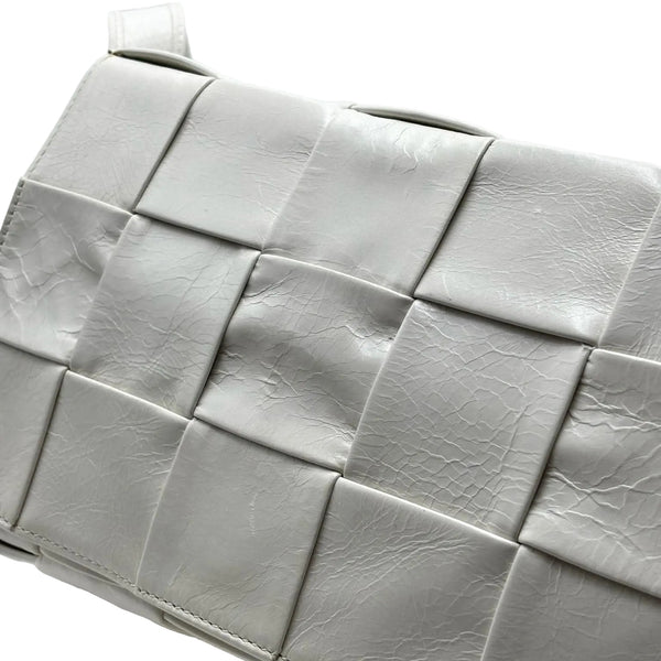 Bottega Veneta Cassette leather shoulder bag White (Pre-owned) 9THX8B3