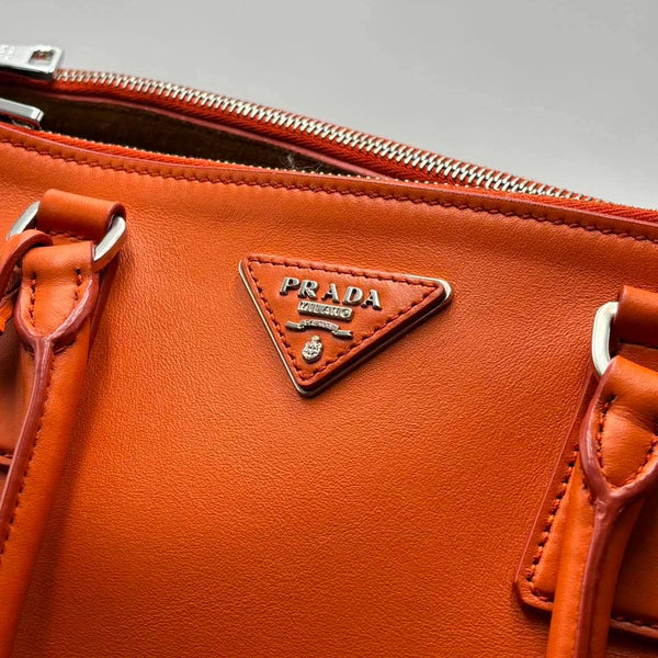 Prada Medium Soft Calf Galleria Double Zip Tote satchel (Like new) RK9DR38