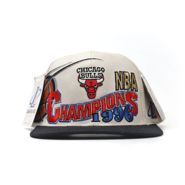 VINTAGE CHICAGO BULLS 1996 NBA CHAMPIONS LOCKER ROOM SNAPBACK CAP WHITE